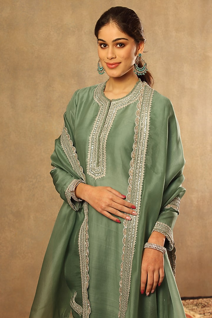 Green Handwoven Katan Silk Embroidered Kurta Set by Trisvaraa at Pernia's Pop Up Shop
