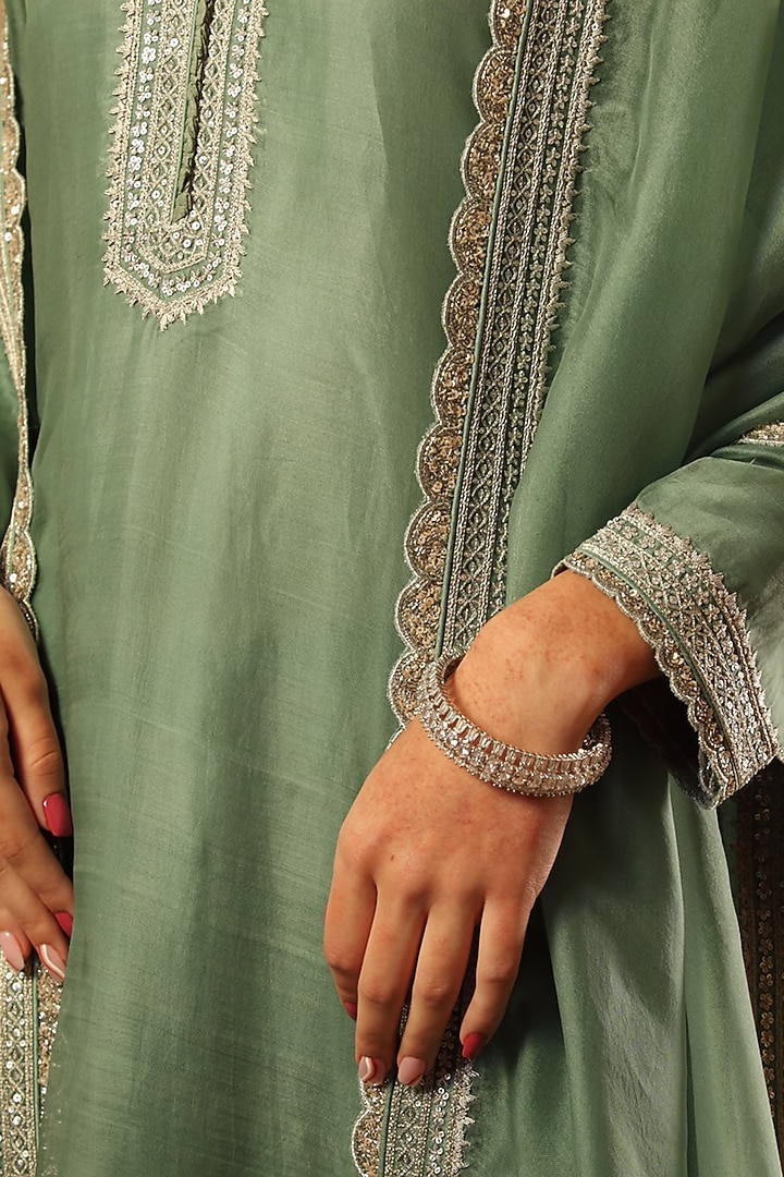 Green Handwoven Katan Silk Embroidered Kurta Set by Trisvaraa at Pernia's Pop Up Shop