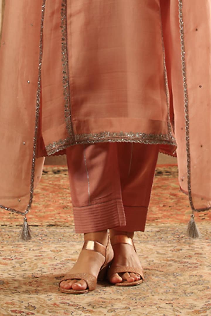 Pink Handwoven Katan Silk Embroidered Kurta Set by Trisvaraa at Pernia's Pop Up Shop