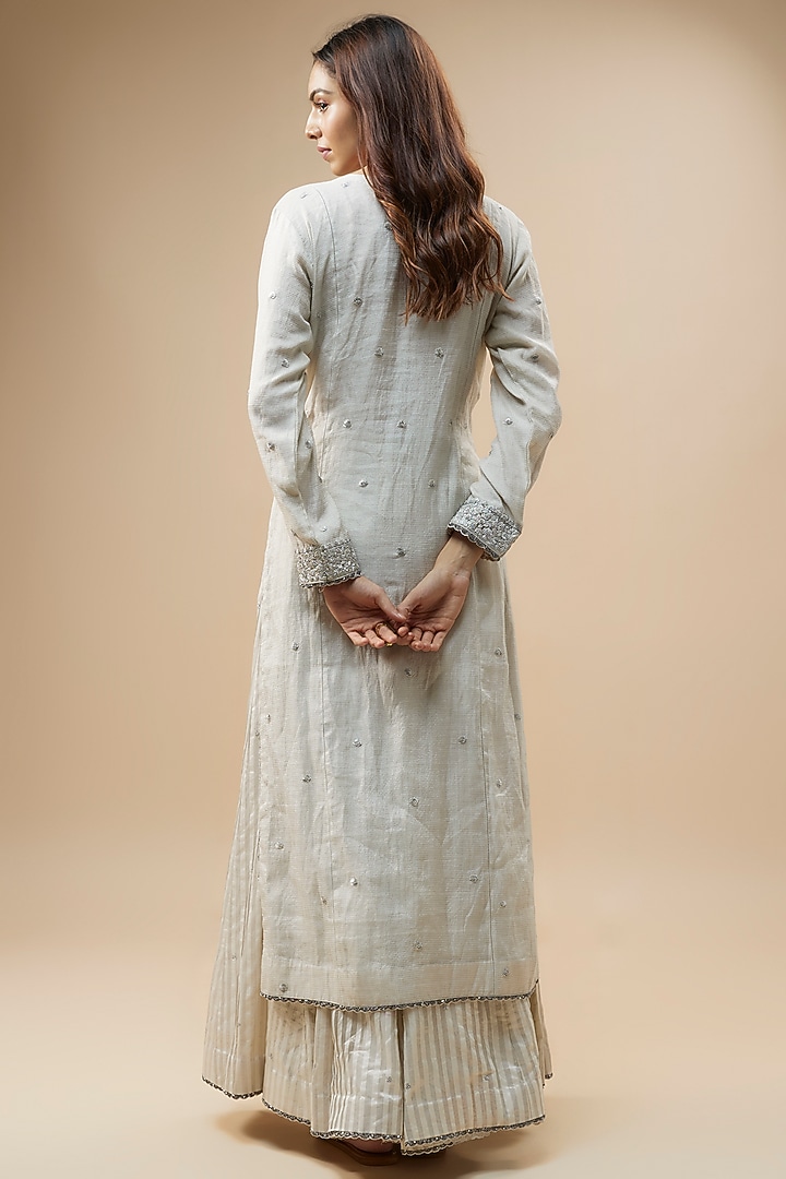 Off-White Cotton Silk Hand Embroidered Kurta Set by Trisvaraa at Pernia's Pop Up Shop