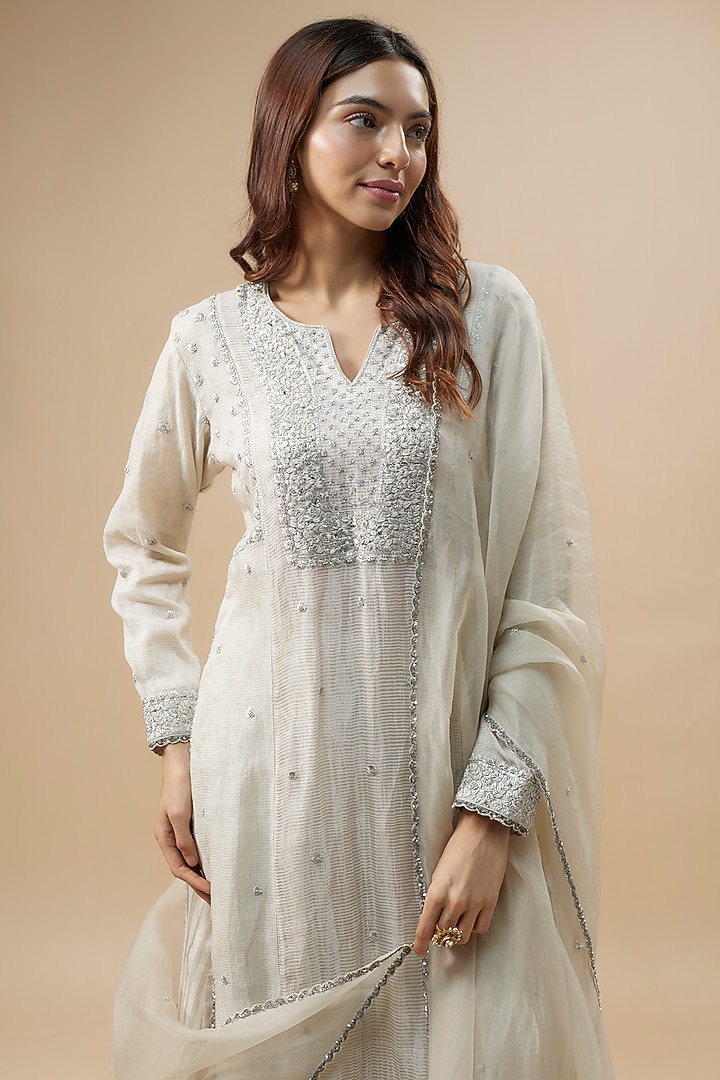Off-White Cotton Silk Hand Embroidered Kurta Set by Trisvaraa at Pernia's Pop Up Shop