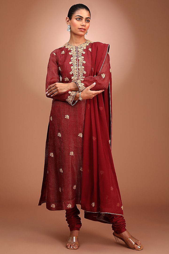 Red Katan Kurta Set by Trisvaraa at Pernia's Pop Up Shop