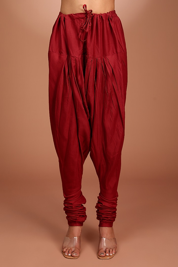 Red Katan Kurta Set by Trisvaraa at Pernia's Pop Up Shop
