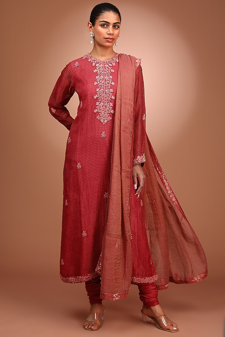 Red Katan Kurta Set by Trisvaraa at Pernia's Pop Up Shop
