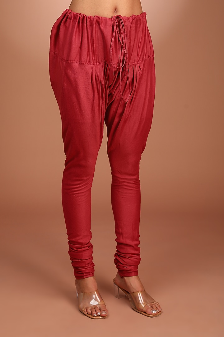 Red Katan Kurta Set by Trisvaraa at Pernia's Pop Up Shop