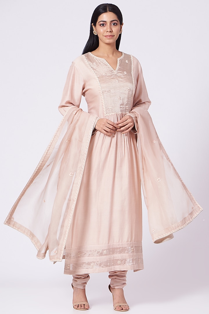 Blush Pink Moonga Silk Kurta Set by Trisvaraa at Pernia's Pop Up Shop