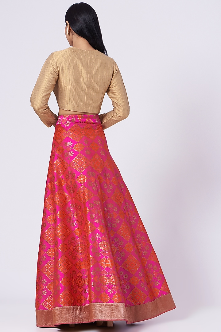 Pink Handwoven Banarasi Wedding Lehenga Set by Trisvaraa at Pernia's Pop Up Shop