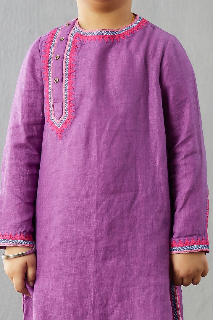 Plum Purple Linen Kurta Set For Boys by Torani Kids at Pernia's Pop Up Shop