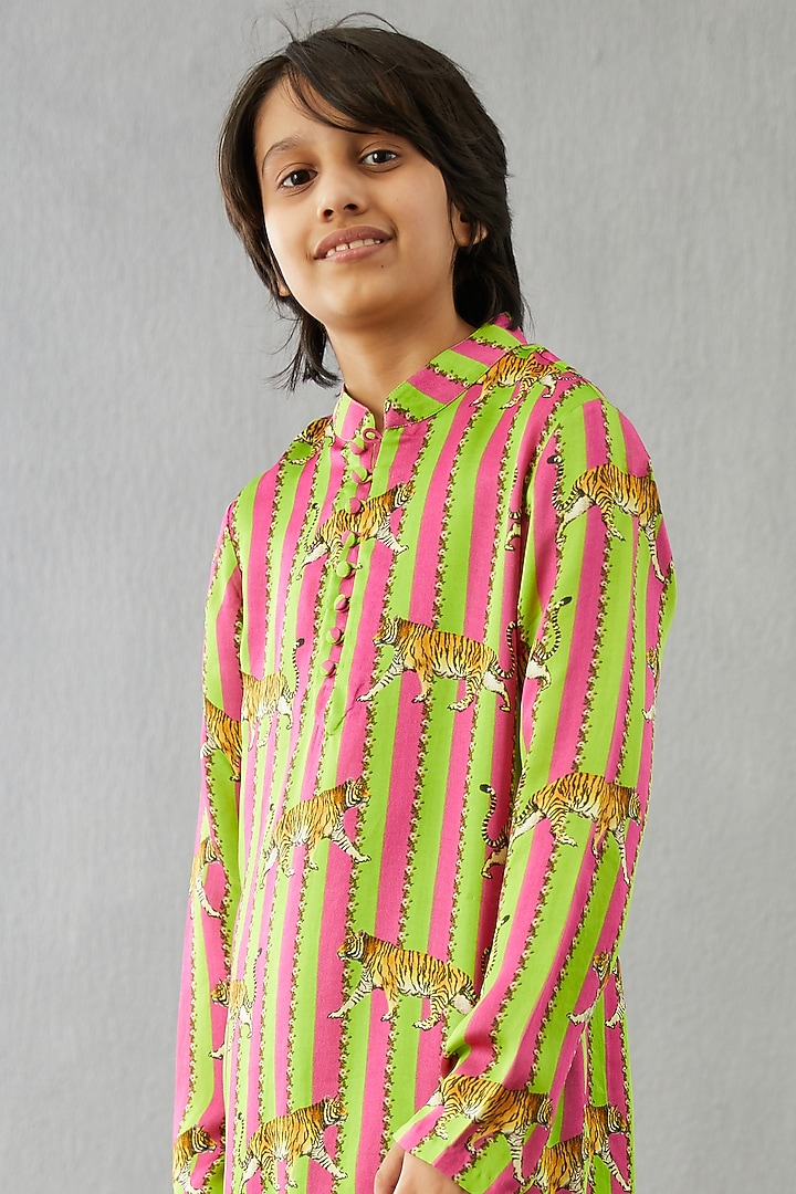 Leaf Green & Dark Pink Kurta Set For Boys by Torani Kids at Pernia's Pop Up Shop