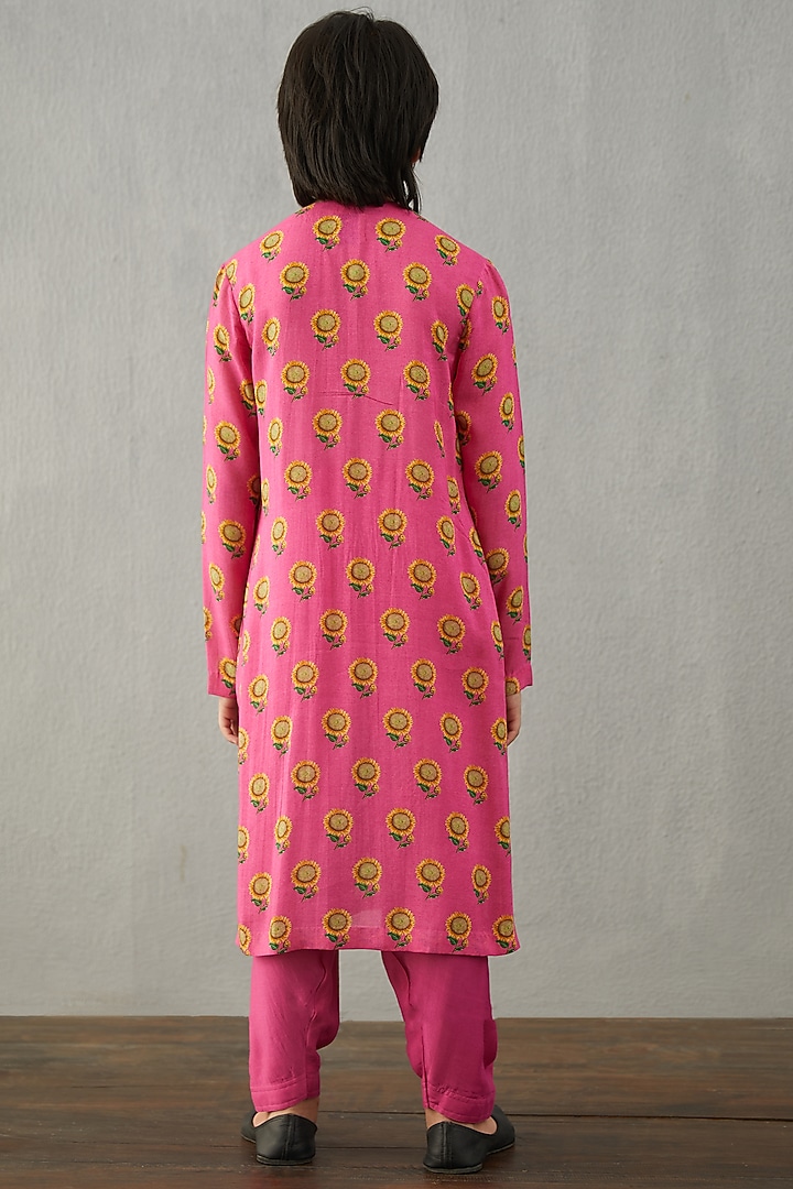 Medium Pink Kurta Set In Chanderi For Boys by Torani Kids at Pernia's Pop Up Shop