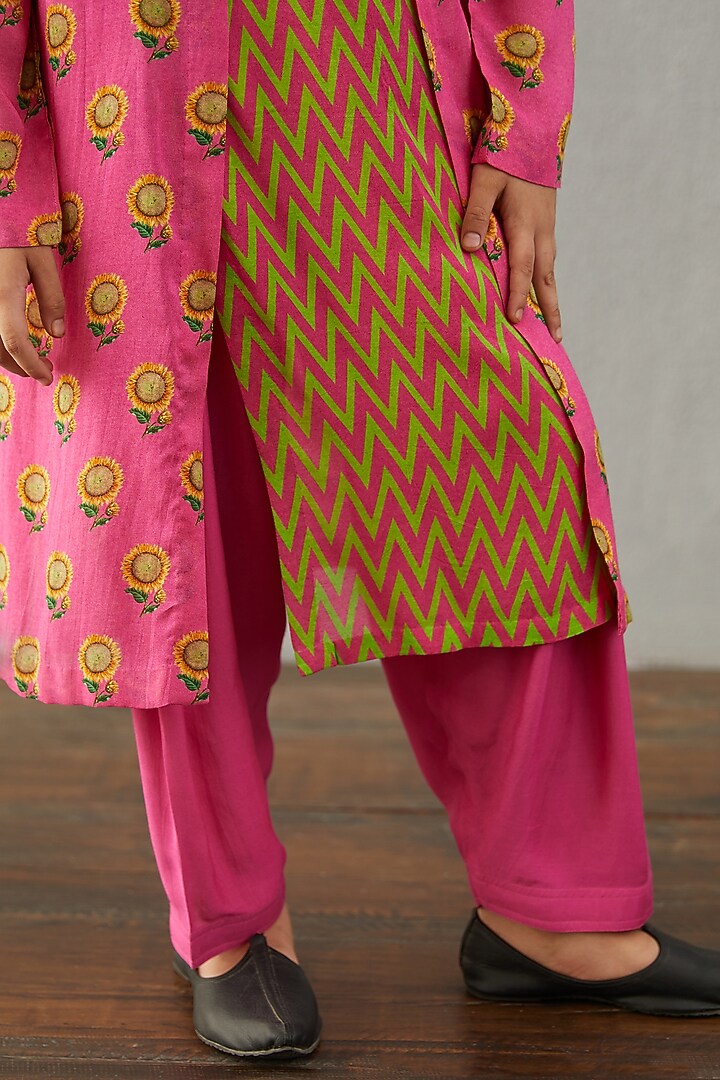 Medium Pink Kurta Set In Chanderi For Boys by Torani Kids at Pernia's Pop Up Shop