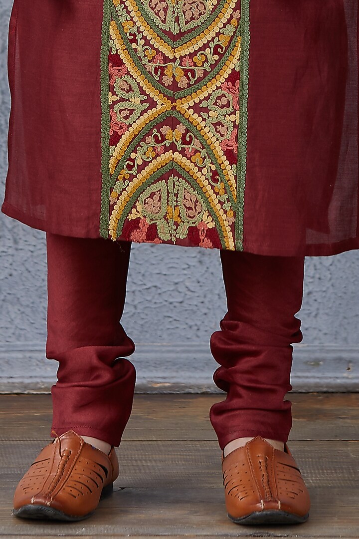 Maroon Chanderi Kurta Set For Boys by Torani Kids at Pernia's Pop Up Shop