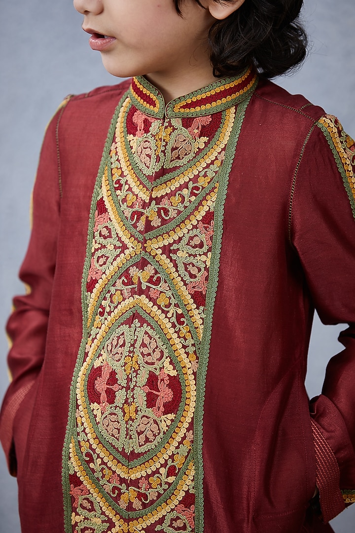 Maroon Chanderi Kurta Set For Boys by Torani Kids at Pernia's Pop Up Shop