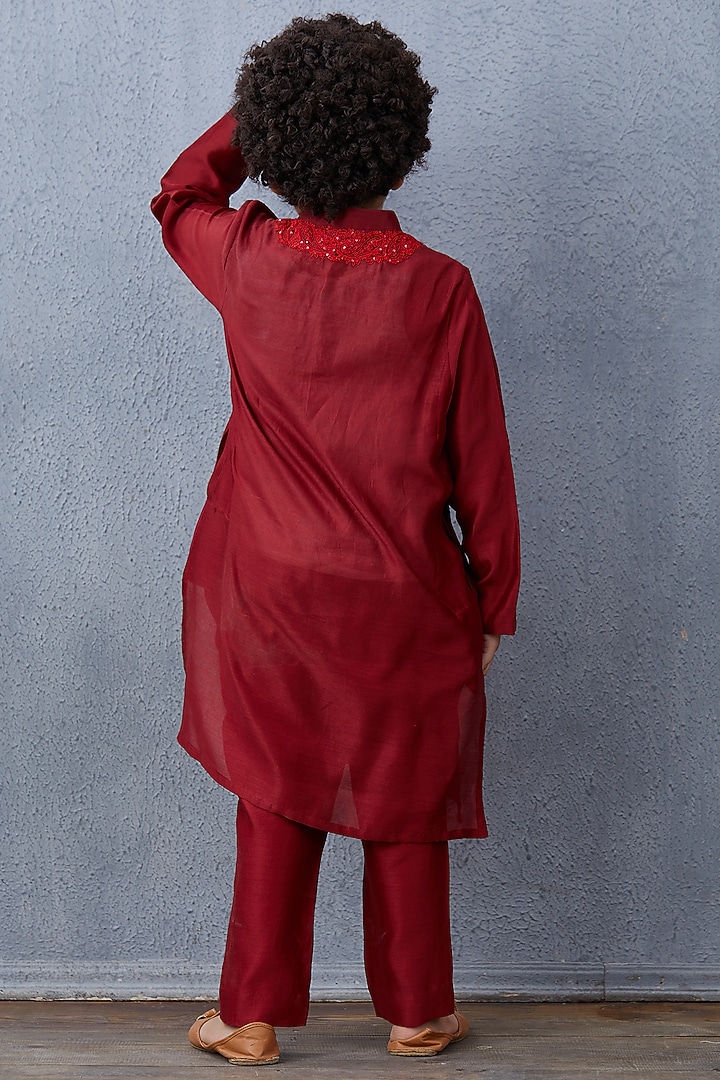 Red Chanderi Kurta Set For Boys by Torani Kids at Pernia's Pop Up Shop