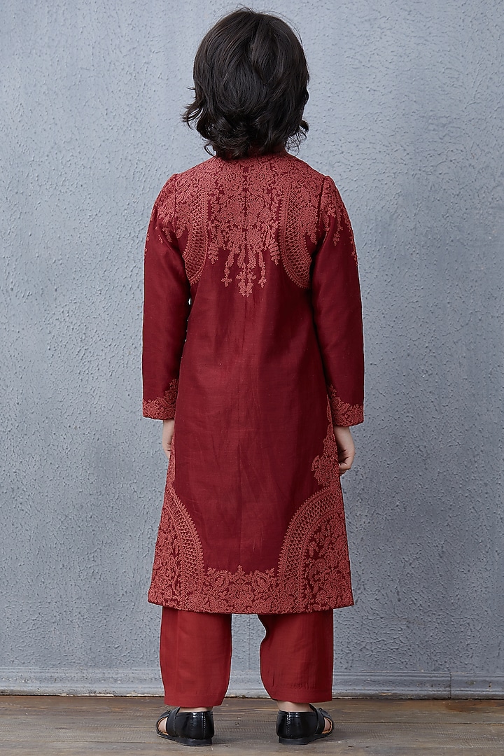 Plum Red Chanderi Kurta Set For Boys by Torani Kids at Pernia's Pop Up Shop