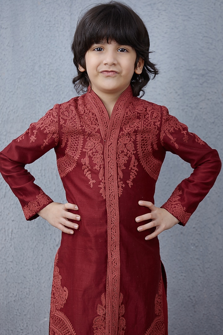 Plum Red Chanderi Kurta Set For Boys by Torani Kids at Pernia's Pop Up Shop