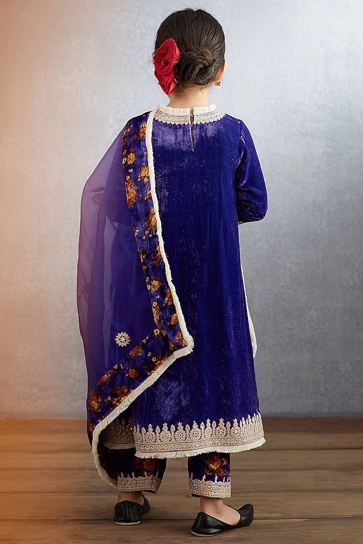 Amethyst Purple Hand Embroidered Kurta Set For Girls by Torani Kids at Pernia's Pop Up Shop