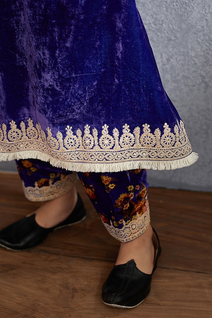 Amethyst Purple Hand Embroidered Kurta Set For Girls by Torani Kids at Pernia's Pop Up Shop