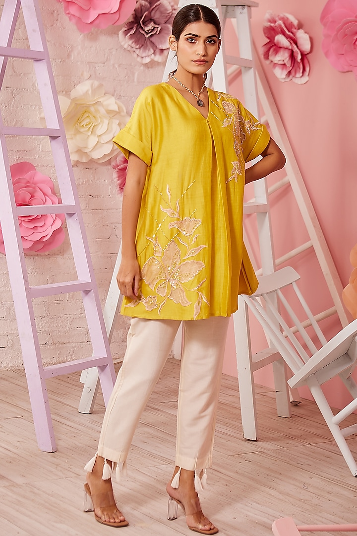 Yellow A-Line Tunic Set With Embroidery by Trumpet Vine