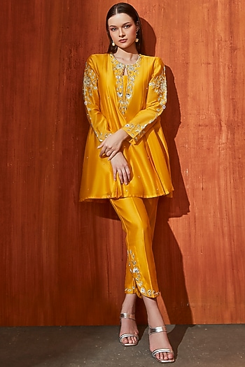 Mustard Pure Chanderi Zari Embroidered Kurta Set by Trumpet Vine at Pernia's Pop Up Shop