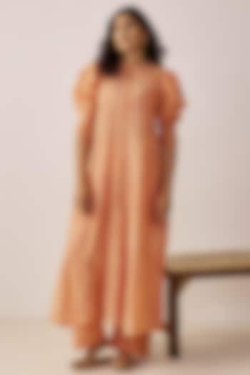 Peach Embroidered Kurta by The Right Cut at Pernia's Pop Up Shop