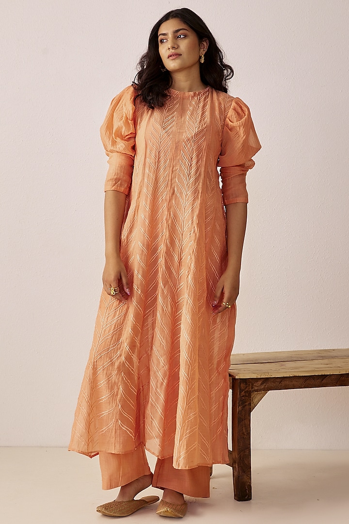 Peach Embroidered Kurta by The Right Cut at Pernia's Pop Up Shop