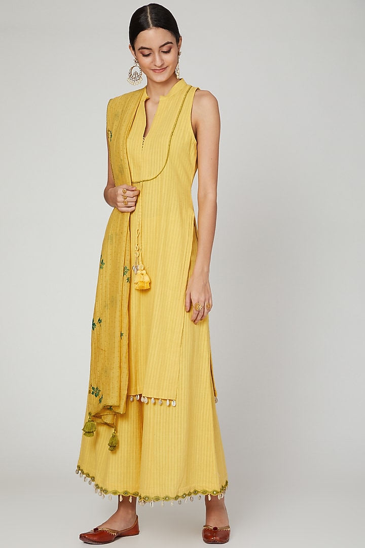 Tumeric Yellow Mirror Embroidered Kurta Set by The Right Cut at Pernia's Pop Up Shop