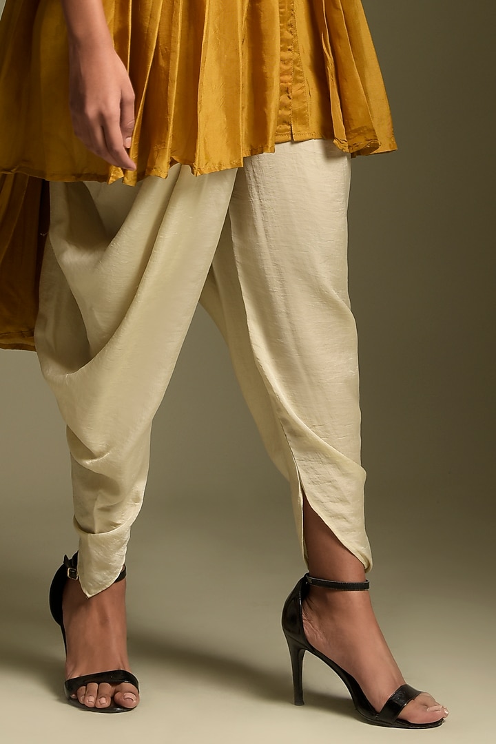 Mustard Organza Kurta Set by Two Sisters By Gyans at Pernia's Pop Up Shop