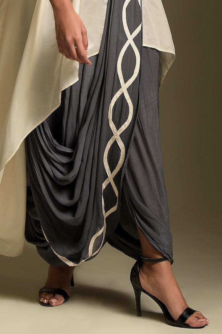 Cream Crepe Kurta Set by Two Sisters By Gyans at Pernia's Pop Up Shop