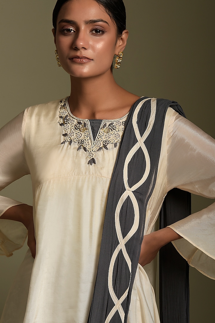 Cream Crepe Kurta Set by Two Sisters By Gyans at Pernia's Pop Up Shop