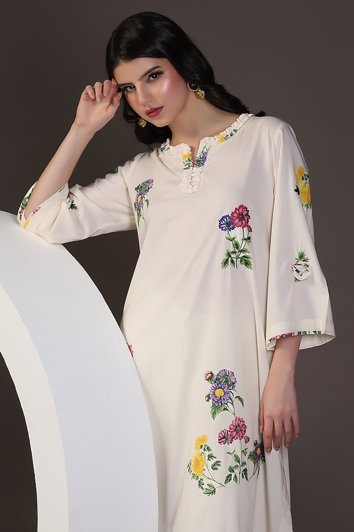 White Cotton Voile Floral Printed & Embroidered Kurta Set by Two Sisters By Gyans at Pernia's Pop Up Shop