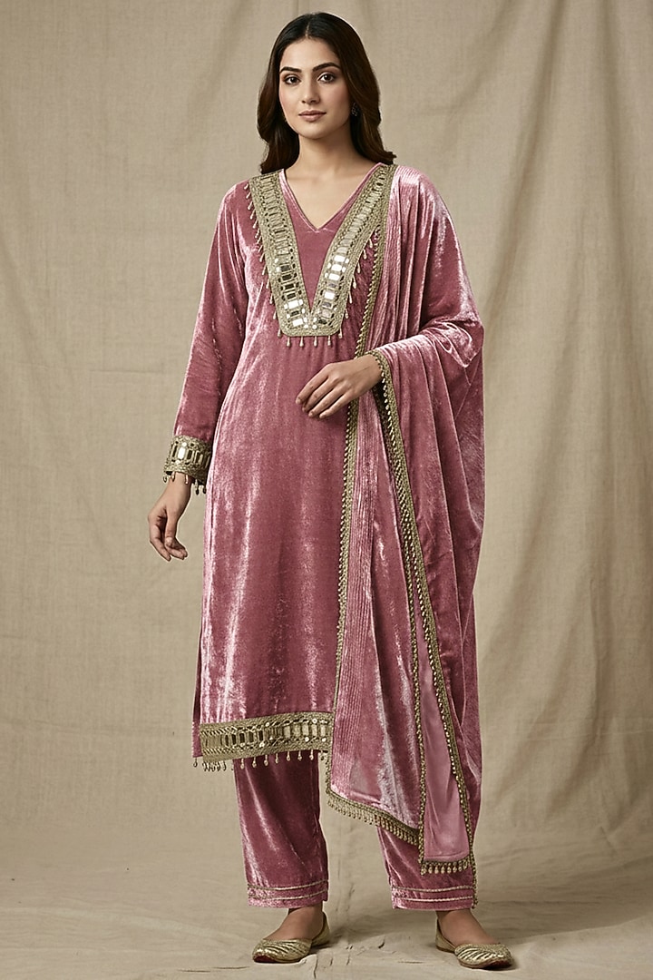 Old Rose Pink Velvet Mirror Embellished Kurta Set by Two Sisters By Gyans at Pernia's Pop Up Shop