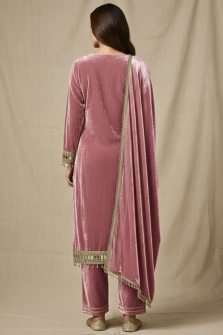 Old Rose Pink Velvet Mirror Embellished Kurta Set by Two Sisters By Gyans at Pernia's Pop Up Shop