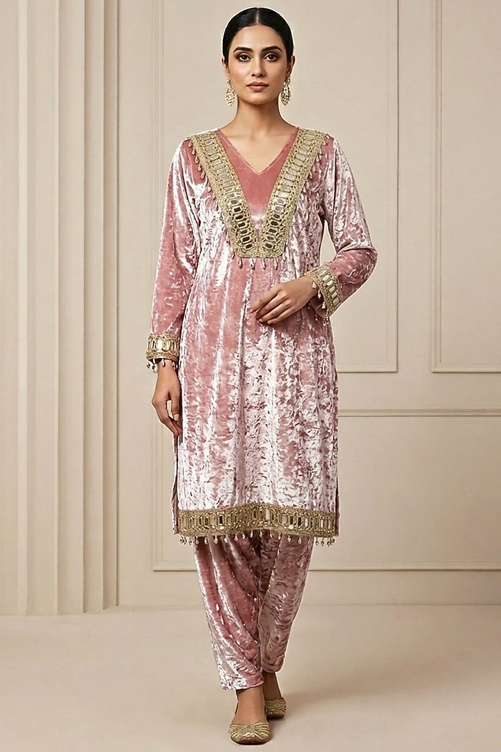 Old Rose Pink Velvet Mirror Embellished Kurta Set by Two Sisters By Gyans at Pernia's Pop Up Shop
