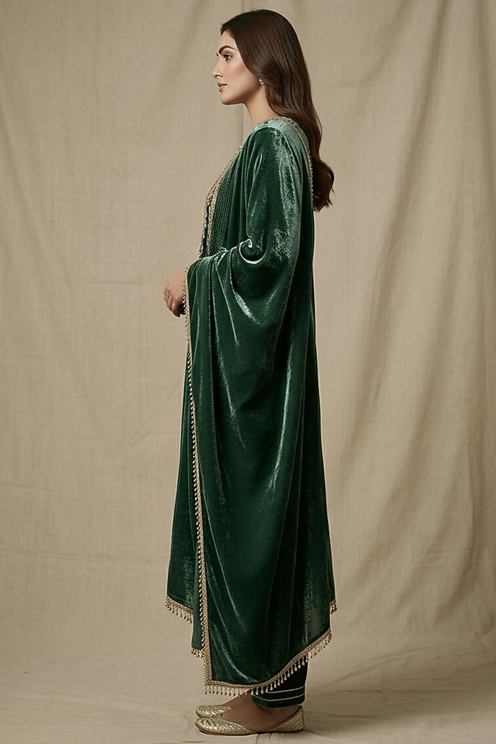 Green Velvet Mirror Embellished Kurta Set by Two Sisters By Gyans at Pernia's Pop Up Shop