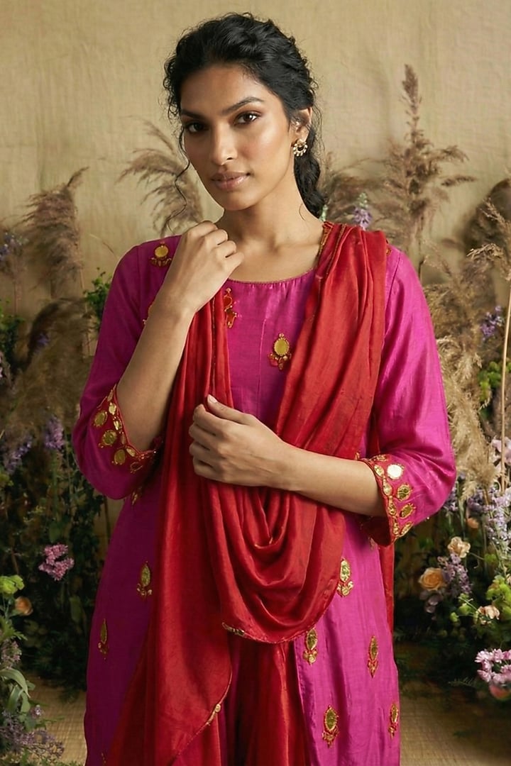 Magenta Silk Sequin Embroidered Kurta Set by Two Sisters By Gyans at Pernia's Pop Up Shop
