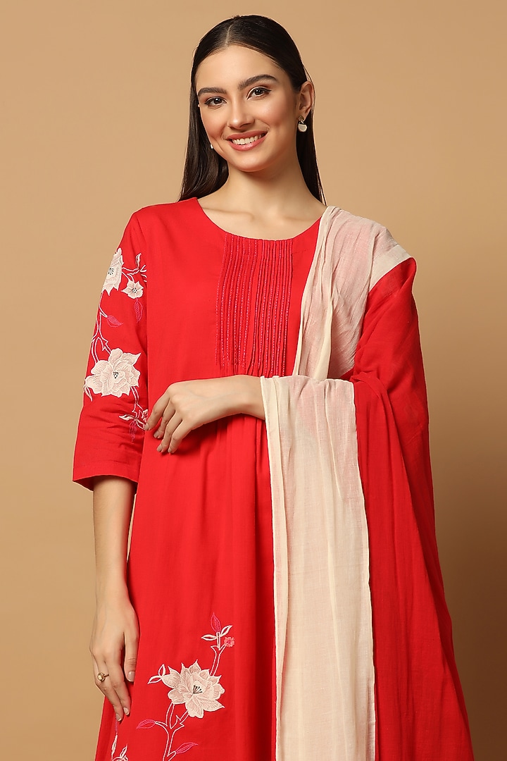Red Cotton Thread Embroidered A-Line Kurta Set by Two Sisters By Gyans at Pernia's Pop Up Shop