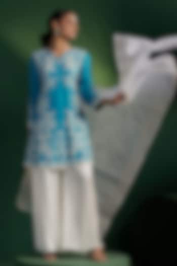 Turquoise Silk Hand Embroidered Kurta Set by Two Sisters By Gyans at Pernia's Pop Up Shop