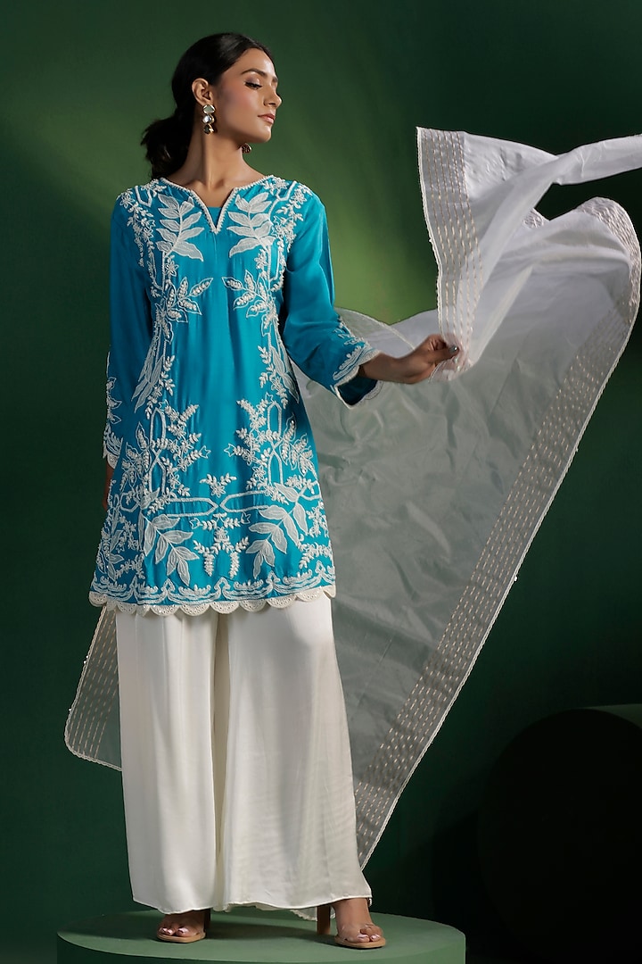 Turquoise Silk Hand Embroidered Kurta Set by Two Sisters By Gyans at Pernia's Pop Up Shop