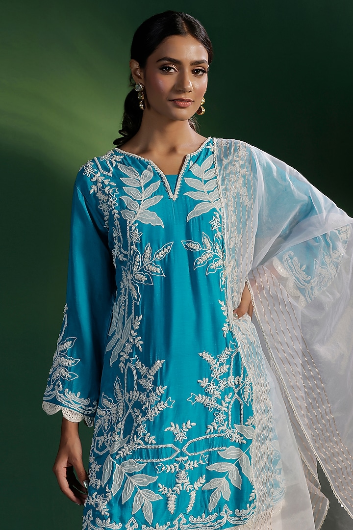 Turquoise Silk Hand Embroidered Kurta Set by Two Sisters By Gyans at Pernia's Pop Up Shop