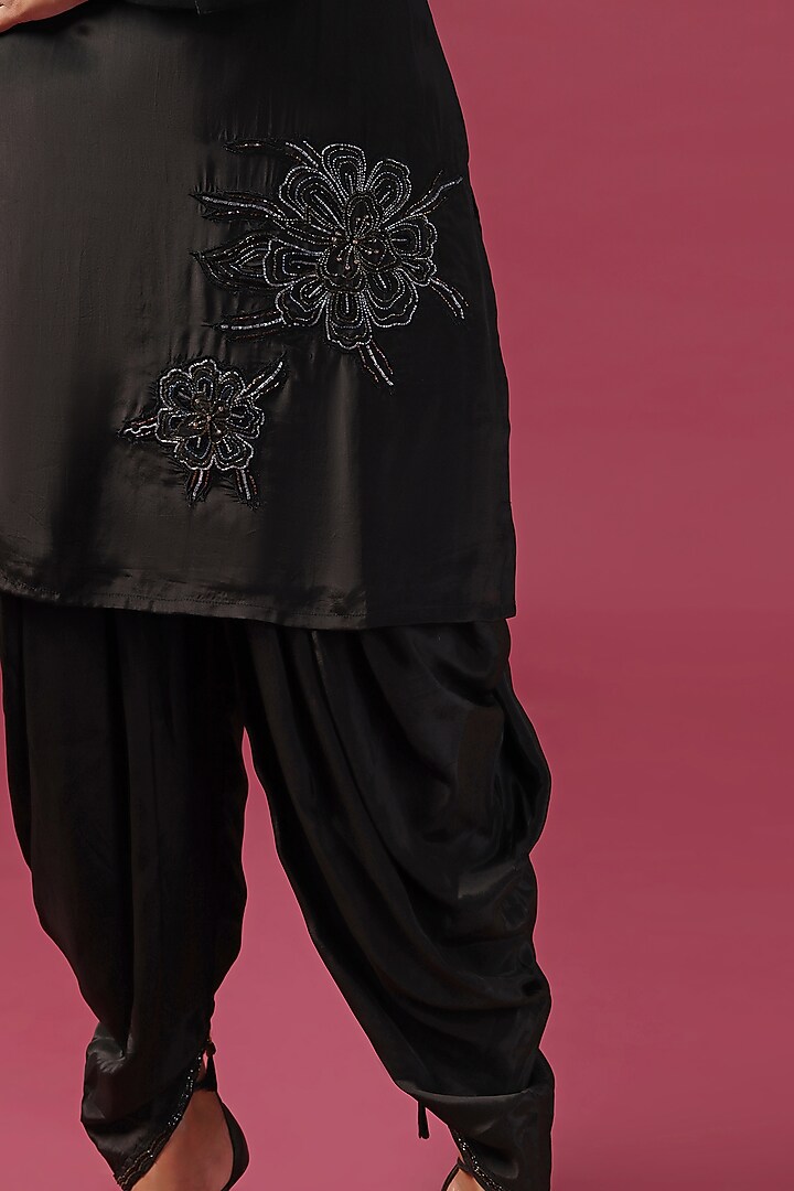 Black Crepe Sequins Embroidered Kurta Set by Two Sisters By Gyans at Pernia's Pop Up Shop