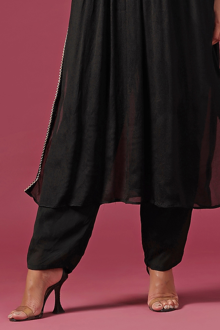 Black Georgette Zari Embroidered Kaftan Set by Two Sisters By Gyans at Pernia's Pop Up Shop