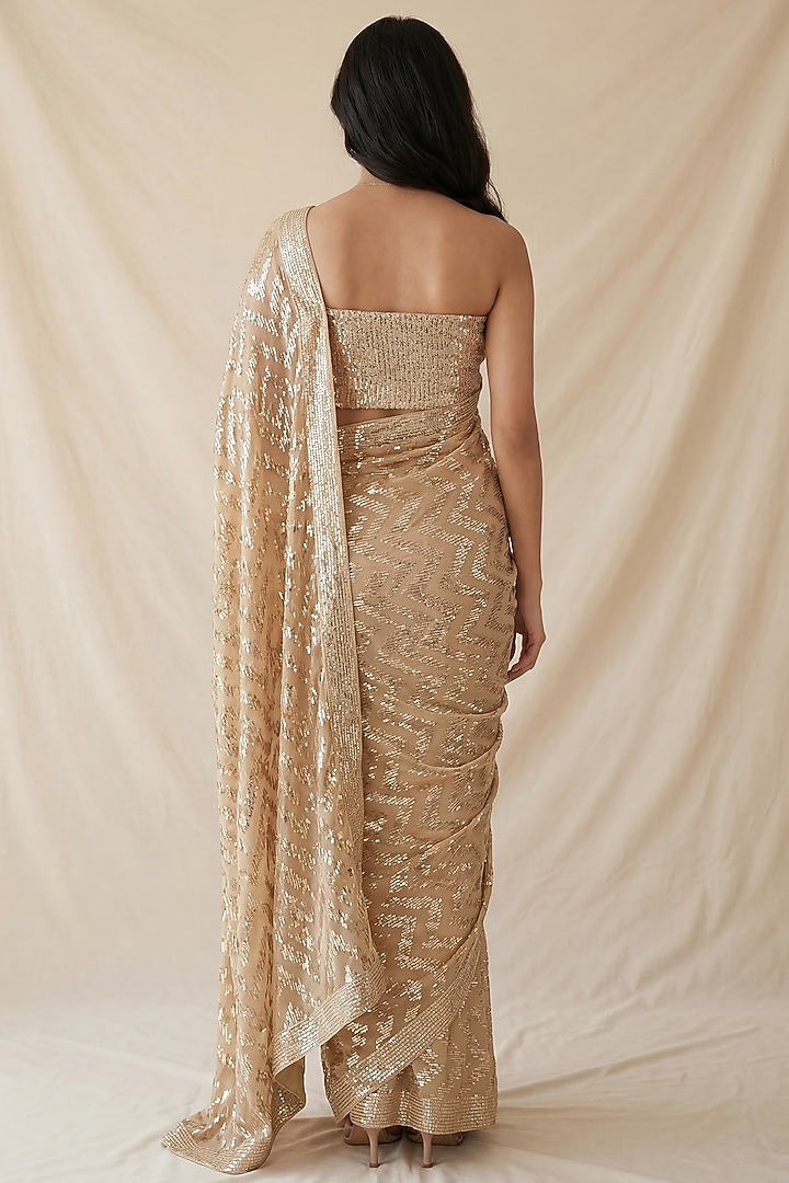 Gold Georgette & Net Zigzag Sequin Embroidered Party Wear Saree Set by Two Sisters By Gyans at Pernia's Pop Up Shop