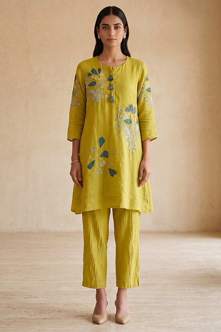 Green Mulmul Chanderi Thread Handwork Co-Ord Set by Two Sisters By Gyans at Pernia's Pop Up Shop