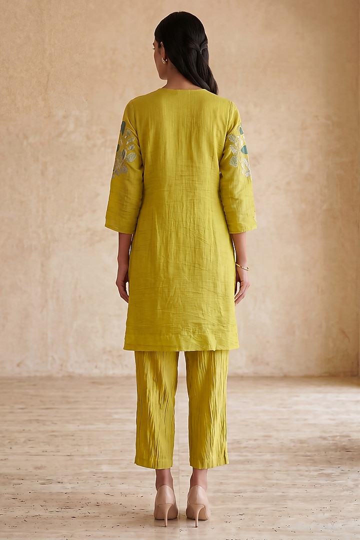 Green Mulmul Chanderi Thread Handwork Co-Ord Set by Two Sisters By Gyans at Pernia's Pop Up Shop