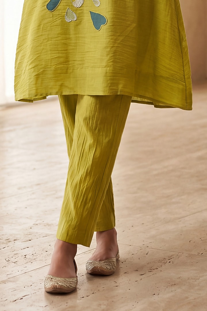 Green Mulmul Chanderi Thread Handwork Co-Ord Set by Two Sisters By Gyans at Pernia's Pop Up Shop