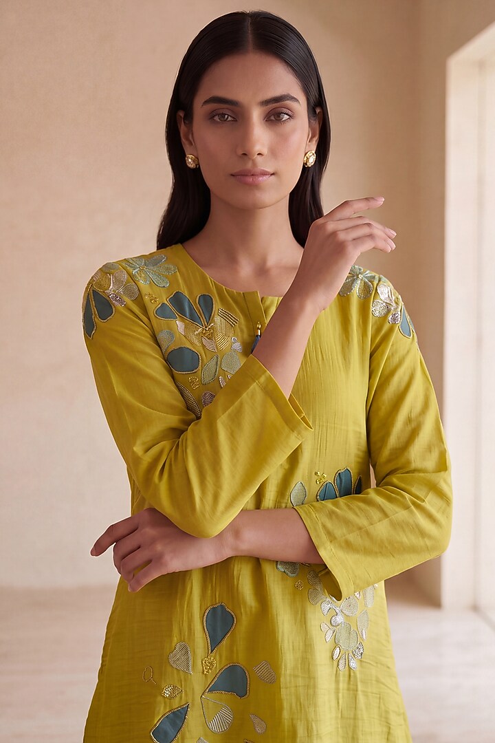 Green Mulmul Chanderi Thread Handwork Co-Ord Set by Two Sisters By Gyans at Pernia's Pop Up Shop