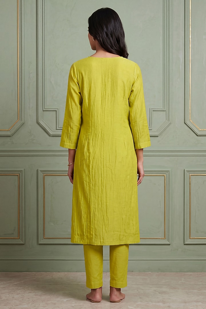 Green Mul Chanderi Floral Thread Embroidered Kurta Set by Two Sisters By Gyans at Pernia's Pop Up Shop