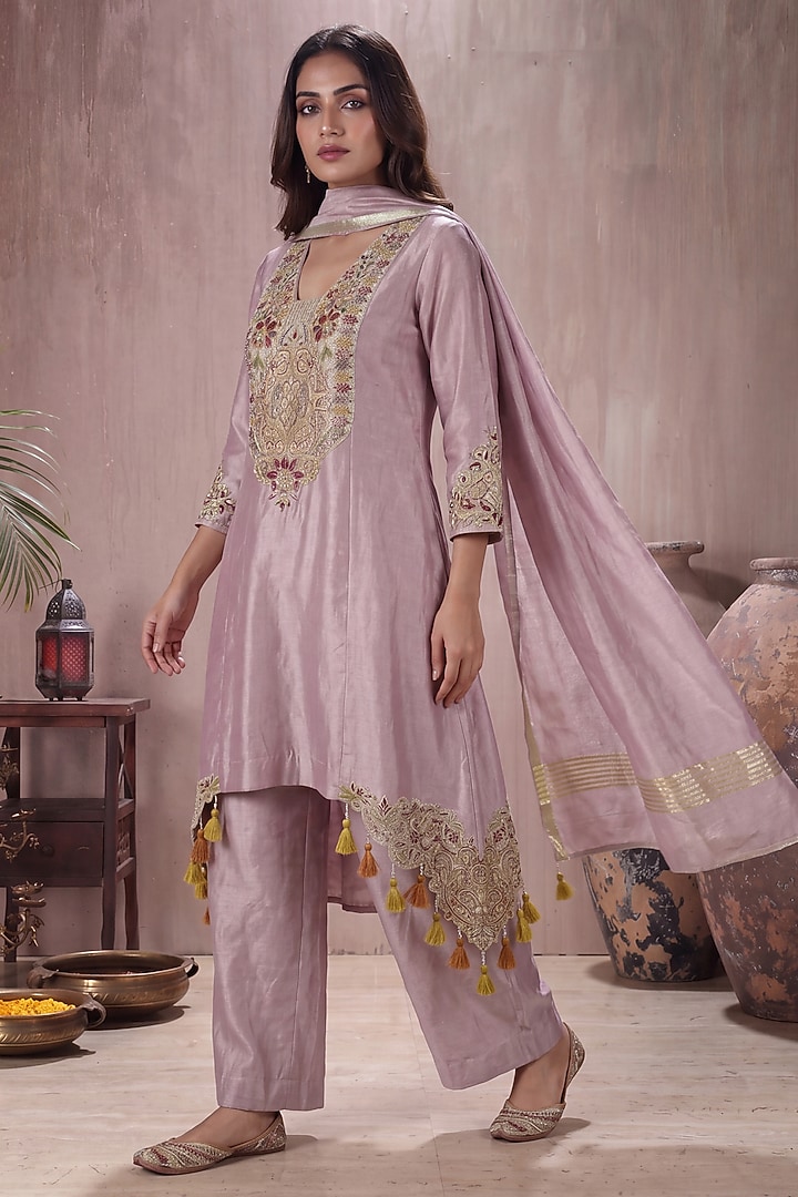 Lilac Mul Chanderi Sequin Embroidered Kurta Set by Two Sisters By Gyans at Pernia's Pop Up Shop