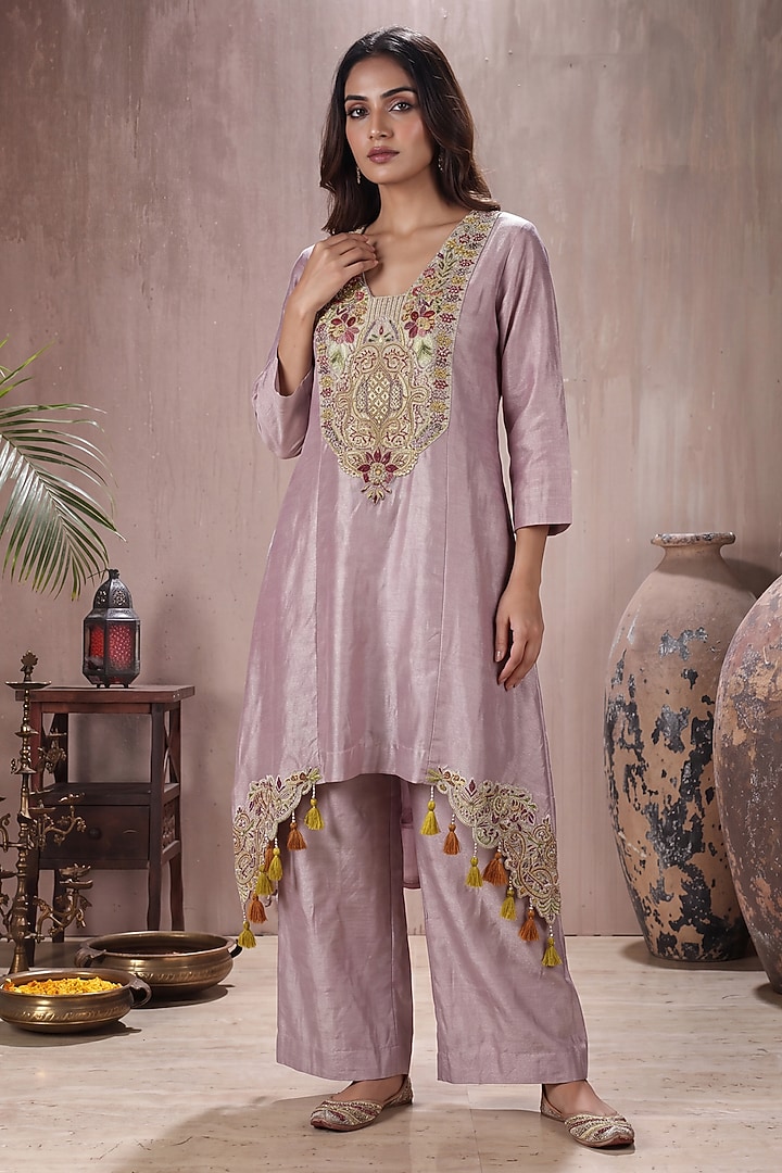 Lilac Mul Chanderi Sequin Embroidered Kurta Set by Two Sisters By Gyans at Pernia's Pop Up Shop